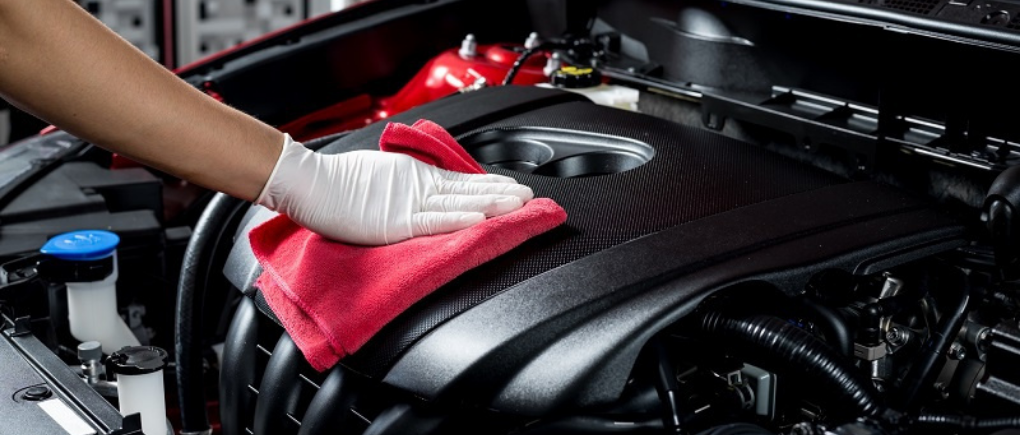 Cómo limpiar el motor del auto